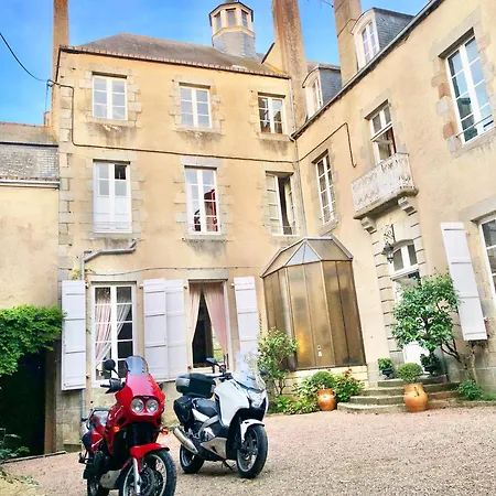 L'hotel De Herce D'hote לינה וארוחת בוקר מאיין